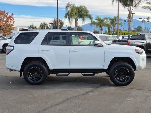 Used 2022 Toyota 4Runner SR5 Premium image 4