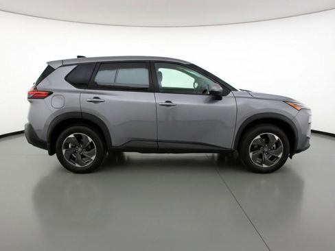 Used 2025 Nissan Rogue SV FWD image 11