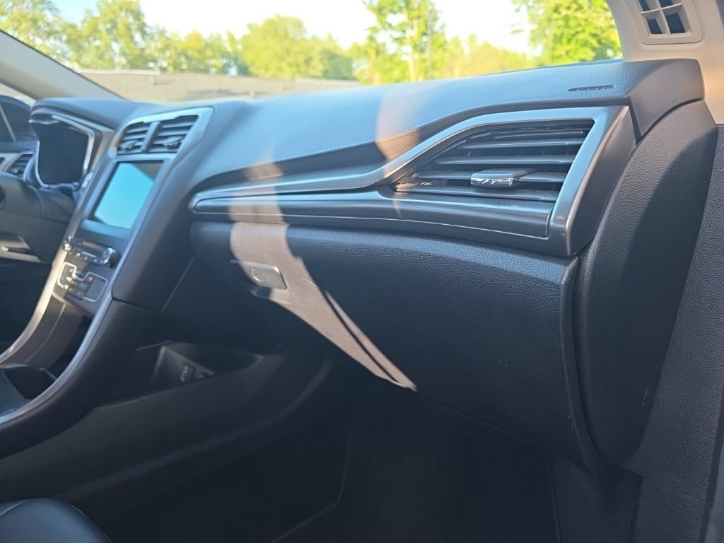 Used 2017 Ford Fusion SE w/ Equipment Group 201A FWD image 21