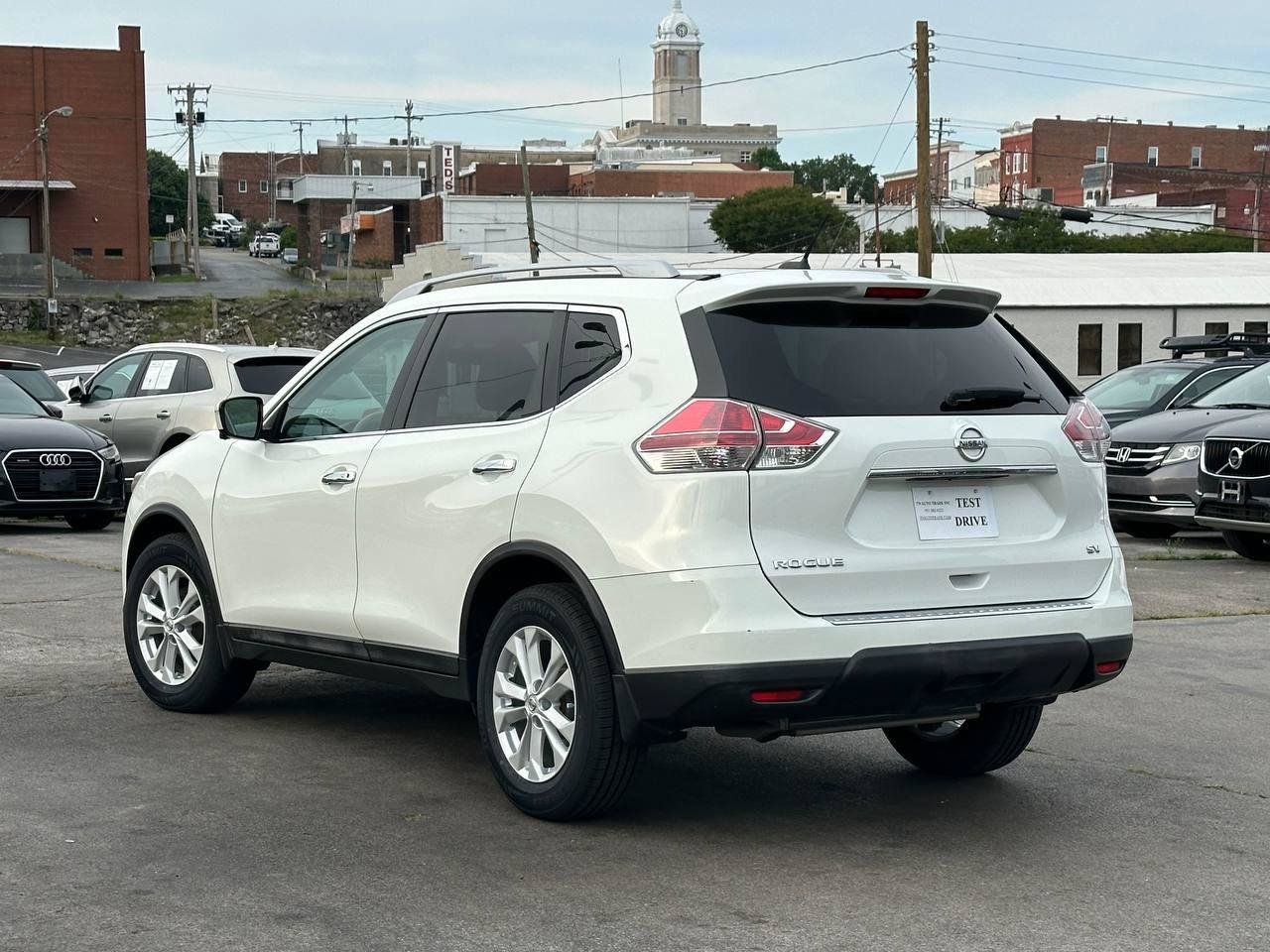 Used 2015 Nissan Rogue SV w/ SV Premium Package FWD image 4