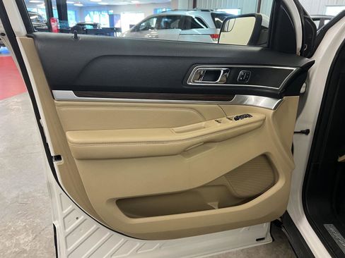 Used 2016 Ford Explorer Limited image 15