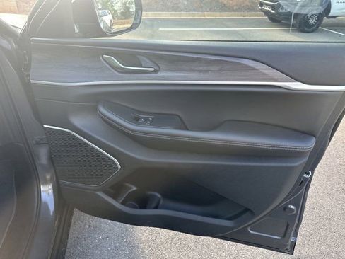 New 2025 Jeep Grand Cherokee Limited w/ Black Appearance Package image 14