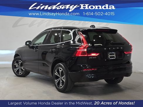 Used 2022 Volvo XC60 B5 Momentum w/ Climate Package image 4