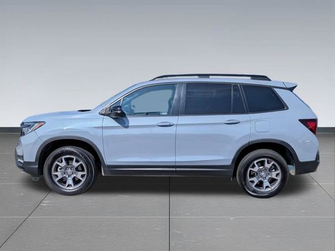 Used 2023 Honda Passport TrailSport image 2