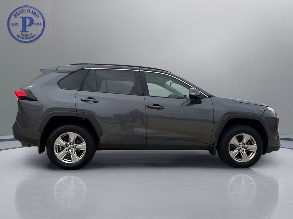 Used 2022 Toyota RAV4 XLE FWD image 8