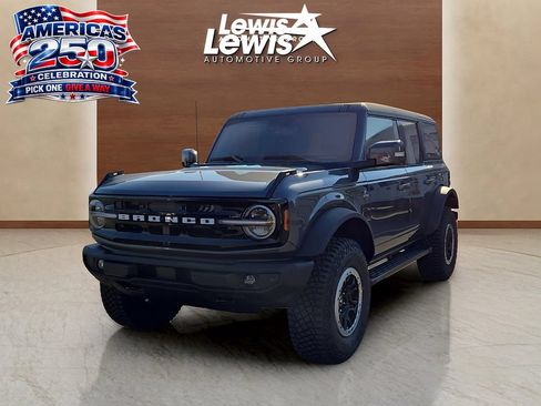 Used 2024 Ford Bronco Outer Banks w/ Sasquatch Package AWD/4WD image 2