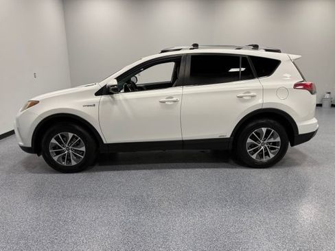 Used 2018 Toyota RAV4 XLE w/ Convenience Package AWD/4WD image 8