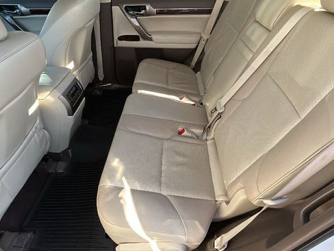 Used 2018 Lexus GX 460 Premium w/ Premium Package AWD/4WD image 24