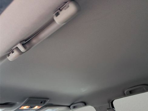 Used 2025 Nissan Frontier SV w/ SV Convenience Package image 30