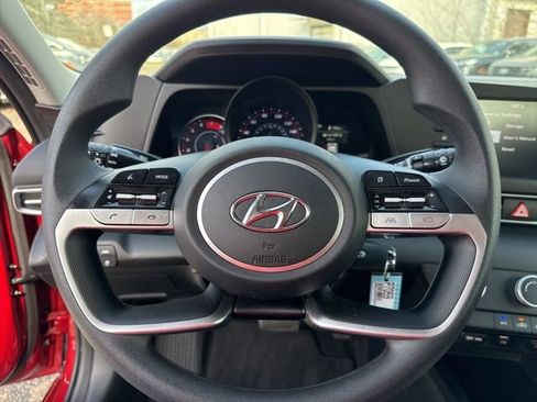 Used 2023 Hyundai Elantra SE image 13