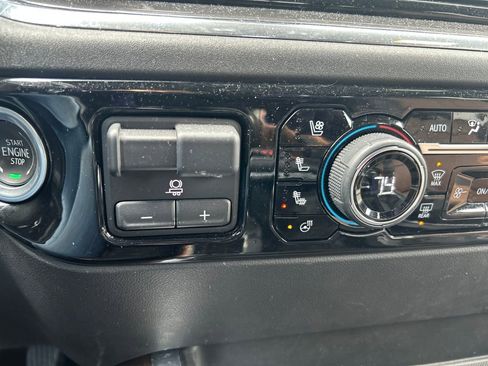 Used 2024 Chevrolet Silverado 1500 High Country image 32