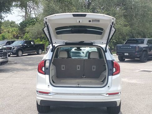 Used 2022 GMC Terrain Denali w/ Denali Premium Package AWD/4WD image 10