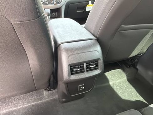 Used 2024 Chevrolet Equinox LS FWD image 21