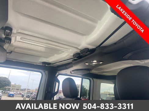 Used 2023 Jeep Wrangler Unlimited Sahara AWD/4WD image 29