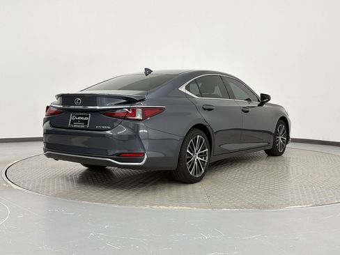 Used 2023 Lexus ES 300h w/ Luxury Package FWD image 9
