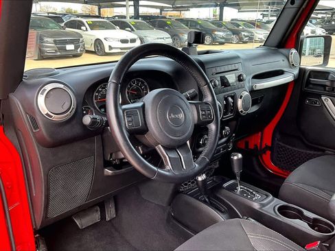 Used 2018 Jeep Wrangler Unlimited Sahara image 16