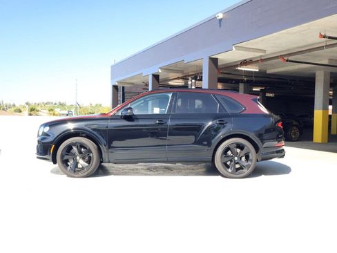 Used 2025 Bentley Bentayga image 6