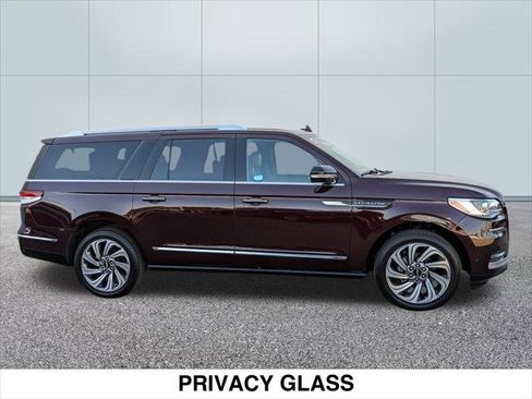 Used 2024 Lincoln Navigator L Reserve image 12