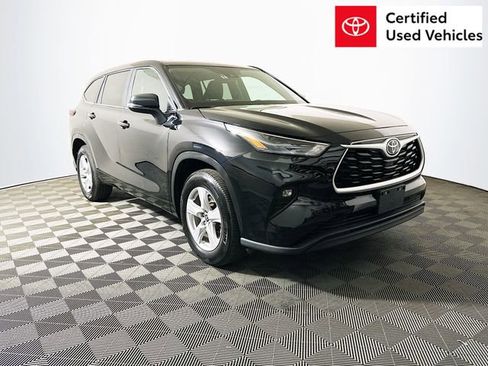 Certified 2025 Toyota Highlander LE FWD image 1