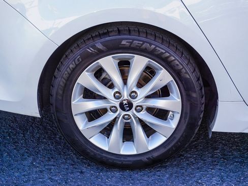 Used 2016 Kia Optima EX w/ Premium Package image 9