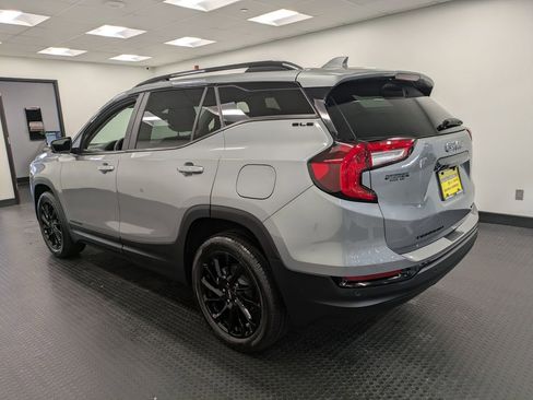 Used 2023 GMC Terrain SLE w/ Driver Convenience Package image 6