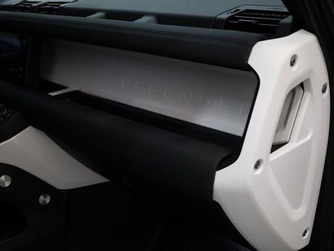 Used 2023 Land Rover Defender 110 SE image 90