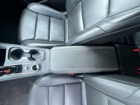 Used 2024 Cadillac XT4 Premium Luxury image 21