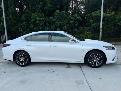Certified 2025 Lexus ES 350 w/ Premium Package image 8