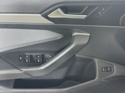 Used 2025 Volkswagen Jetta SE FWD image 15