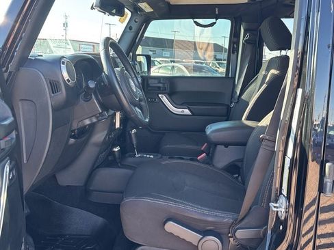 Used 2017 Jeep Wrangler Unlimited Sahara w/ Connectivity Group image 13