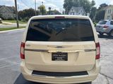 Used 2016 Chrysler Town & Country Touring image 4