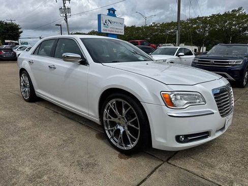 Used 2011 Chrysler 300 C RWD image 3