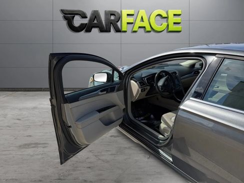 Used 2017 Ford Fusion SE w/ Fusion SE Technology Package FWD image 13