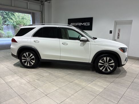 Used 2024 Mercedes-Benz GLE 350 4MATIC image 3