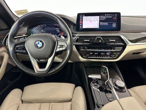 Used 2022 BMW 530i w/ Executive Package image 4
