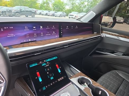 Certified 2026 Cadillac Escalade ESV Platinum Sport w/ LPO, ONYX Package AWD/4WD image 15