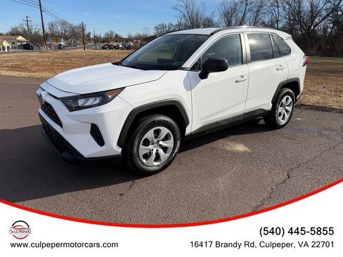 Used 2021 Toyota RAV4 LE image 2