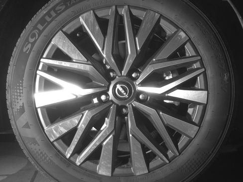 Used 2025 Nissan Altima 2.5 SV FWD image 13