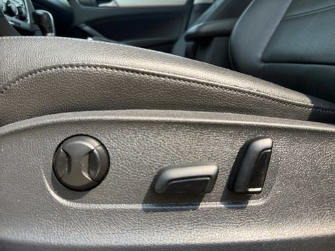 Used 2019 Volkswagen Passat 2.0T Wolfsburg FWD image 18