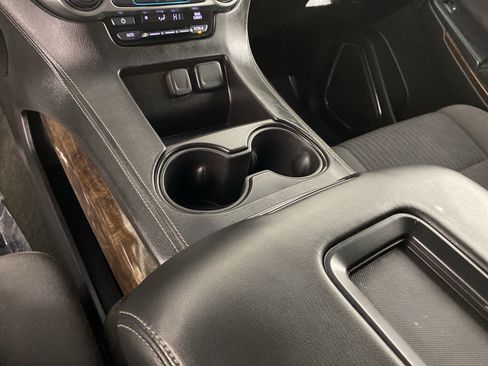 Used 2018 Chevrolet Suburban LS w/ All-Season Package image 26