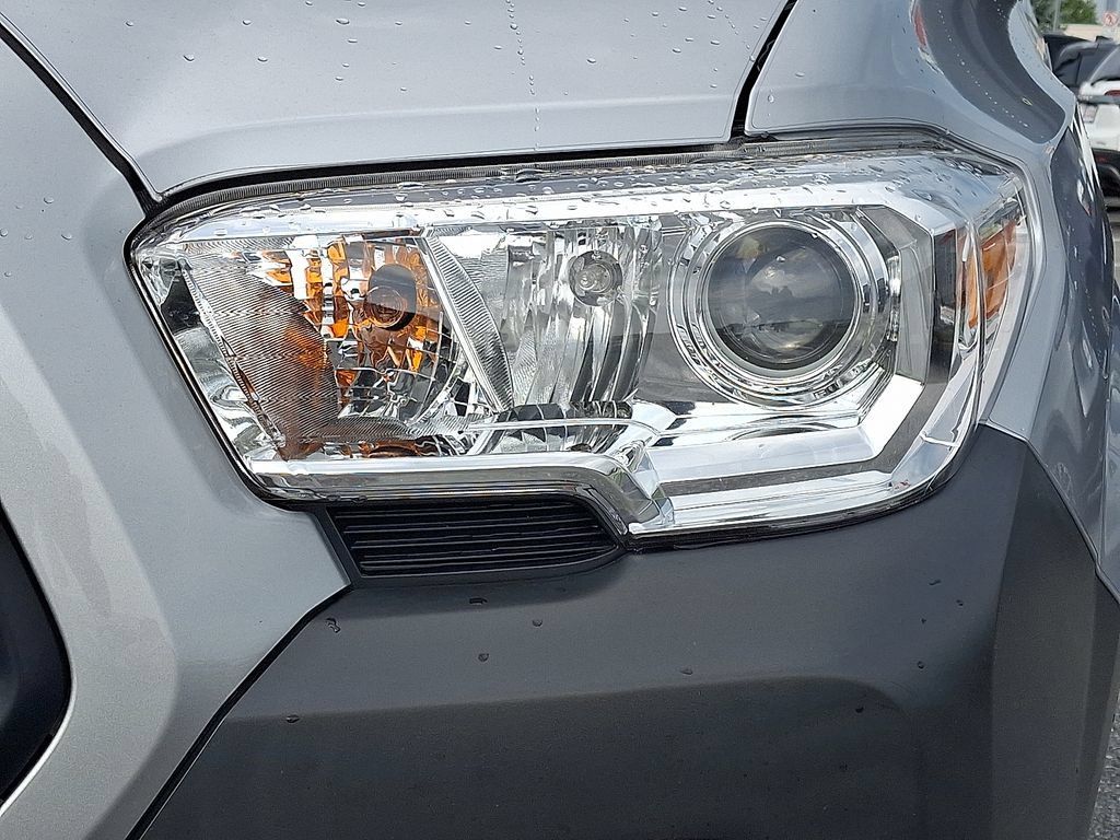 Used 2022 Toyota Tacoma SR RWD image 10