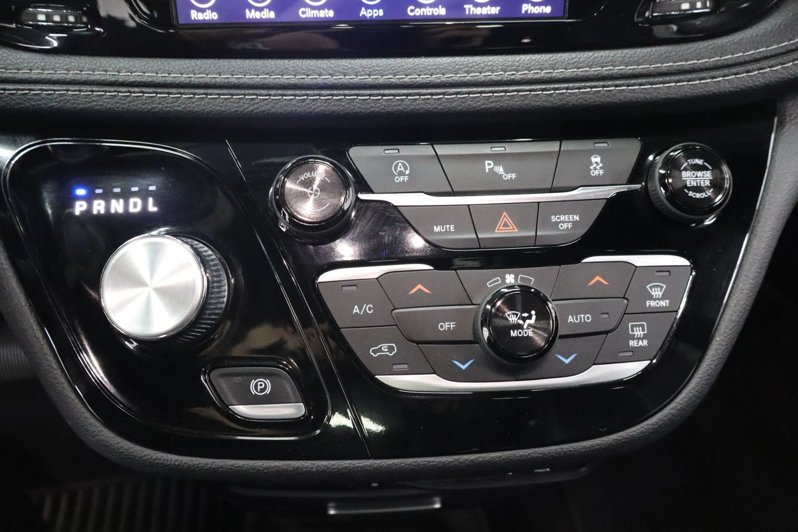 Used 2018 Chrysler Pacifica Limited w/ S Appearance Package FWD image 32