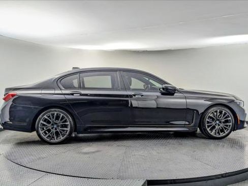 Used 2020 BMW 750i xDrive w/ Executive Package image 9