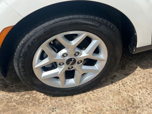 Used 2025 Kia Soul LX w/ LX Technology Package image 24