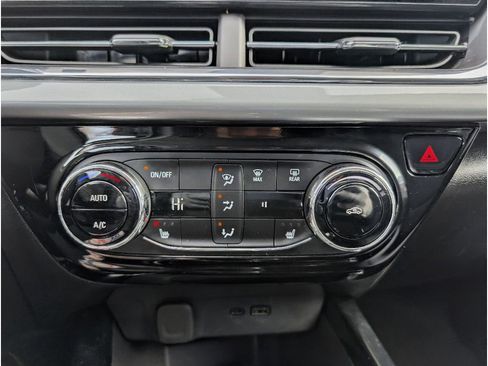 Used 2025 Chevrolet Trax LT w/ LT Convenience Package image 20