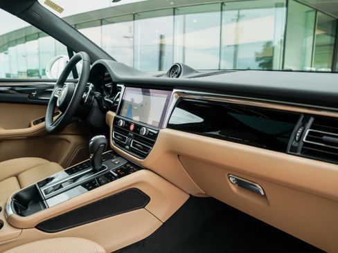 New 2025 Porsche Macan image 32