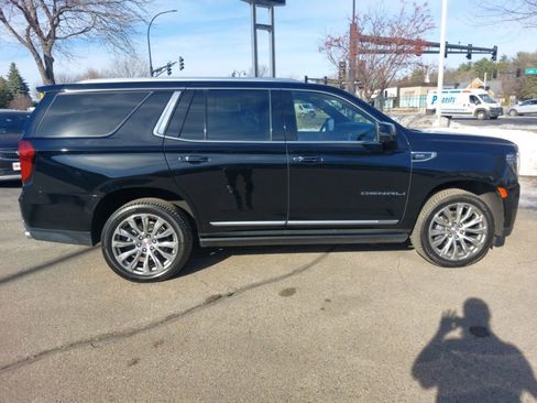 Used 2022 GMC Yukon Denali w/ Denali Premium Package image 7