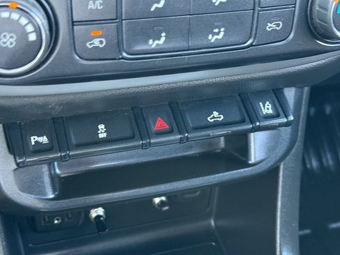 Used 2022 Chevrolet Colorado LT w/ Fleet Safety Package RWD image 18