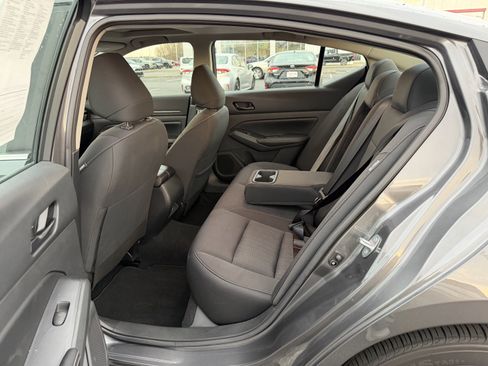 Used 2024 Nissan Altima 2.5 SV w/ SV Premium Package image 16