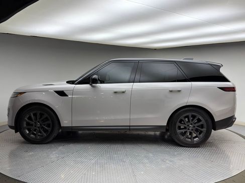 Used 2023 Land Rover Range Rover Sport SE image 2